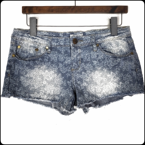 Arden B Pants - ARDEN B White Lace Print Low Rise Cutoff Denim Shorts Size: 8